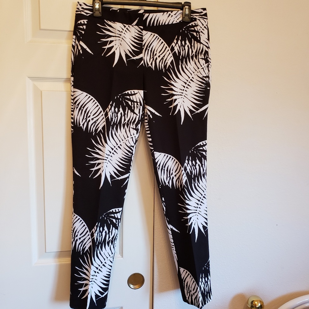 Vince Camuto straight leg slacks size 4